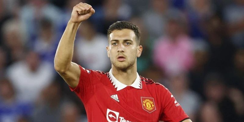Tin chuyển nhượng Dani Carvajal - Real Madrid tìm kiếm sự thay thế 5 Diogo Dalot gây ấn tượng tại Old Trafford