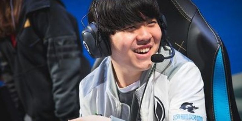Invictus Gaming: Hành Trình Chinh Phục Esports Đỉnh Cao 7 Rookie - Người đi giữa tại Invictus Gaming